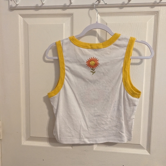 ✨3/$15✨ Social Scene Women's Half Shirt Sleeveless Tank Top - Picture 3 of 7